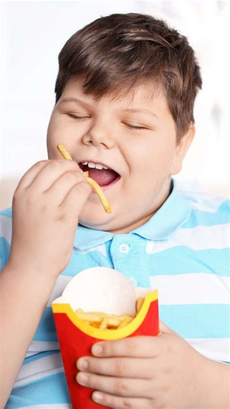 Warning Signs Of Childhood Obesity That Parents Should Not Ignore