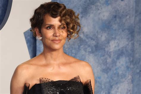 Halle Berry Pose Nue Sur Son Balcon Ans Et Affole La Toile Photo