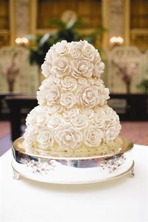 Gold Wedding White And Gold Wedding Cakes 2137244 Weddbook