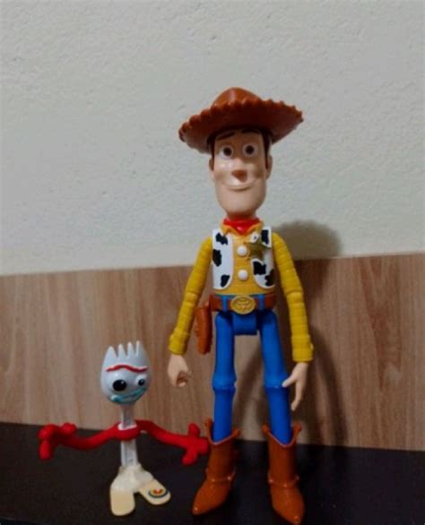 Toy Story Bonecos Woody E Garfinho Mattel Brinquedo Disney Usado