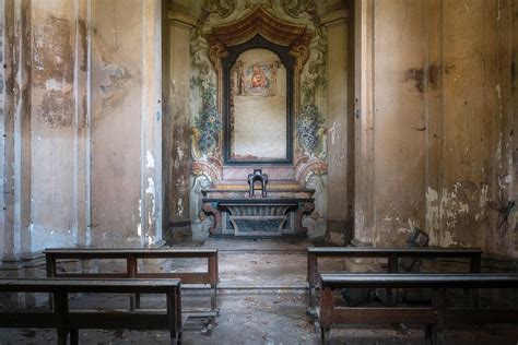 Kleine Verlaten Kapel Van Roman Robroek Foto S Van Verlaten Gebouwen