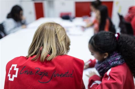 M S De J Venes Hacen Labores De Voluntariado En Cruz Roja