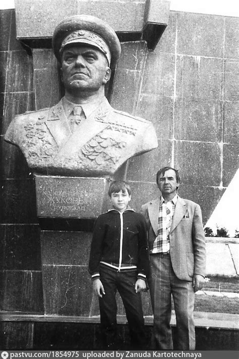 ЗХУ-Ын Маршал Г.К. Жуковын Дөрвөн Удаагийн Баатрын Хөшөө