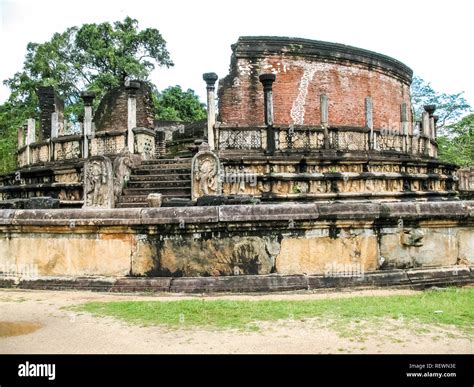 Polonnaruwa Sri Lanka Las Ruinas De Un Templo Antiguo Los Restos De