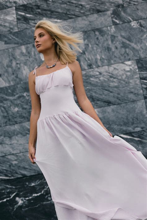 OLA SZKOLDA SEXY HOT PHOTOS LEGS