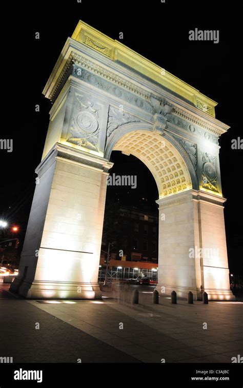 Washington square park arch hi-res stock photography and images - Alamy