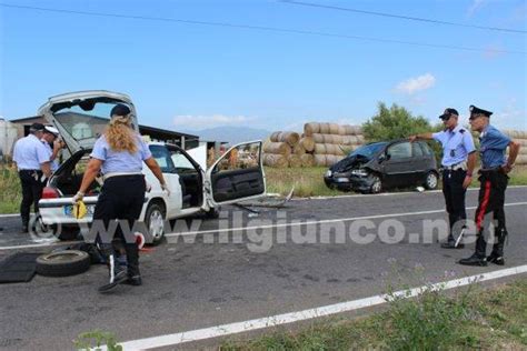 Scontro Frontale Tra Due Auto 2 Feriti Grave Una Ragazza Trasferita A