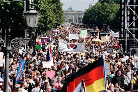 Imponente Manifestazione A Berlino Contro Le Misure Anti Covid Oltre