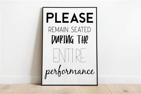 Please Remain Seated During The Entire Performance Badezimmerposter In Den Größen A5 A3 Etsy