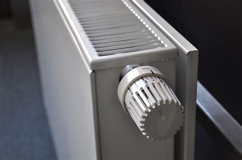 Guide pour changer une tête de robinet thermostatique de radiateur