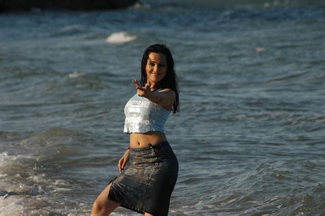 priyanka kothari aka nisha kothari spicy photo gallery