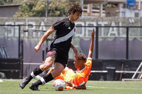 Vasco Goleia O Nova Igua U Na Ida Da Semifinal Do Carioca Sub