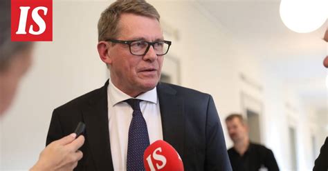Uutissuomalainen: Vanhasen mukaan Halla-ahon perustelut olla kutsumatta ...
