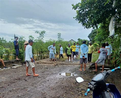 Gotong Royong Warga Dusun Sambirejo Bangun Gorong Gorong Jebol Dengan