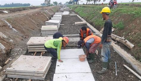 Kebut Proyek Saluran Irigasi Rentang Radar Cirebon Id