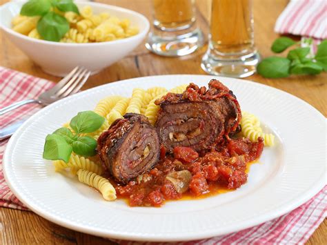 Gorgonzola Rouladen in Tomatensoße Hier leben