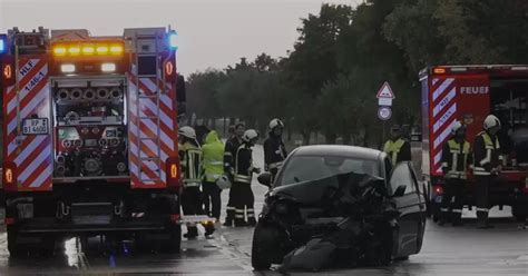 Sekundenschlaf Zwei Schwerverletzte Nach Frontalkollision B Hl