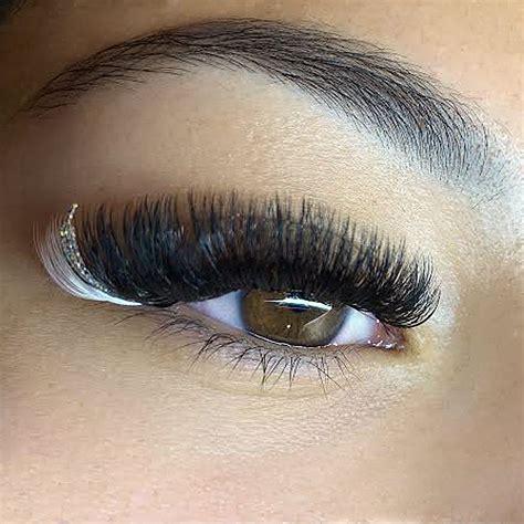 Create An Exceptional Moment With Our Premuim Glitter Lashes These