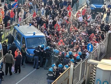 Ora Andate A Lavorare Ultras Del Mantova Furiosi Dopo La