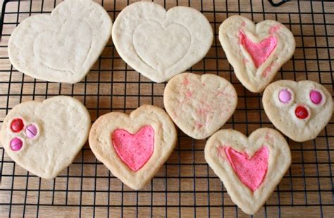 Decorating Heart Shaped Sugar Cookies - Make and Takes