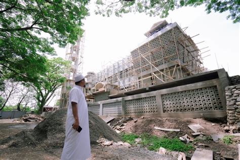 Andi Sudirman Tinjau Pembangunan Masjid Nurul Amir Di Kawasan Kantor