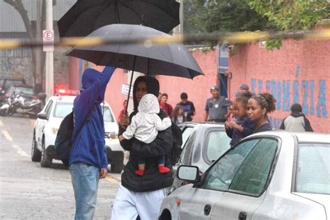 Só em Ilhéus VÍDEO Adolescente invade escola em SP e esfaqueia