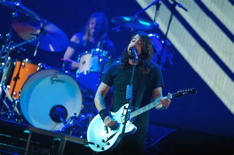 Foo Fighters E Qotsa Fazem Shows No Brasil Em Fevereiro E Mar O