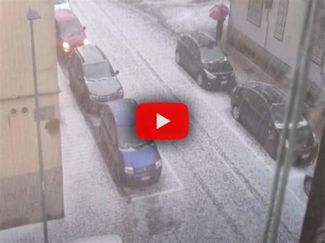 Meteo Cronaca Diretta Grandinata A Milano Un Violento Nubifragio Si