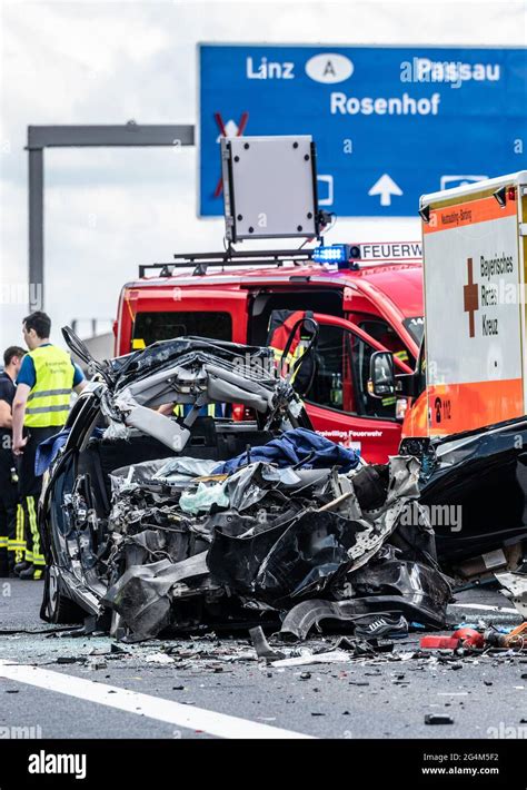 Regensburg Deutschland Juni 2021 Rettungskräfte Sind Nach Einem