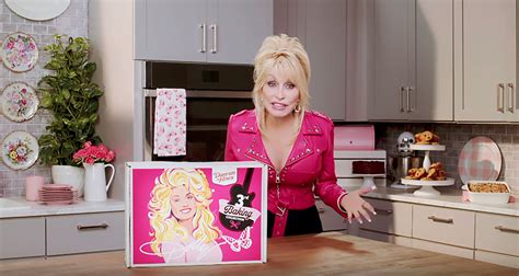 Dolly Parton Says Husband Warned Her That Viral Cowboys Cheerleader Outfit Was ‘too Short