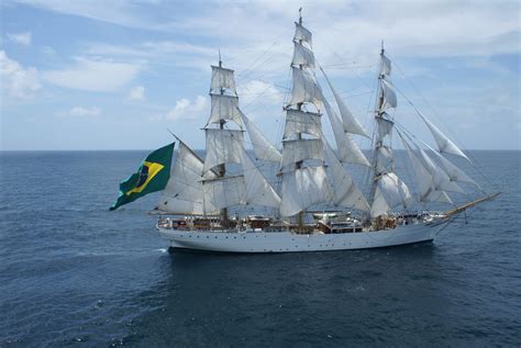 Navio veleiro da Marinha abre visitação gratuita no Porto do Recife