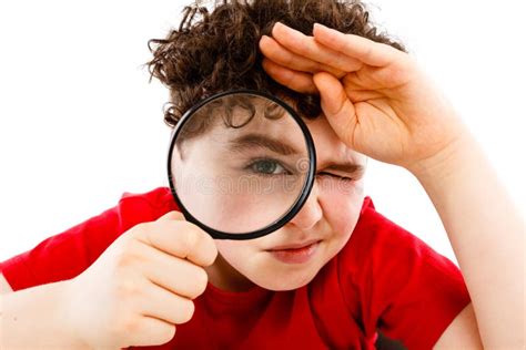 Regard Par Une Loupe Photo Stock Image Du Femelle Lentille