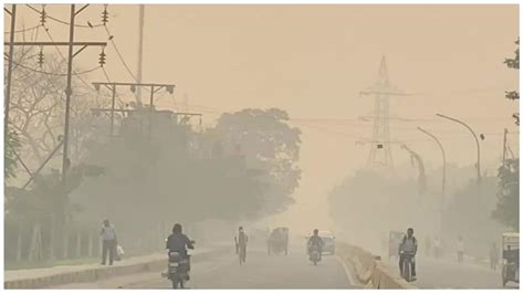 Delhi Wakes Up To Thick Smog Noida Remains In ‘severe Category India News Zee News