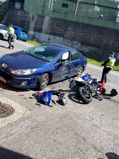 Un Motorista Herido De Gravedad En Un Accidente De Tr Fico En Redondela