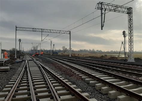 Remont linii kolejowej z Łodzi do Kutna na półmetku Pociągi