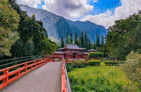 Templo Budista Byodo In En El Valle De Los Templos En Oahu Hawaii