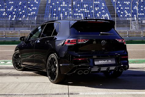 2025 Volkswagen Golf R Hot Hatch Gets Hotter Carexpert