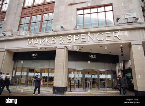 Marks spencer marble arch hi-res stock photography and images - Alamy