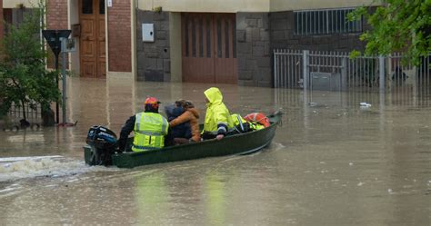 Il Fatto Di Domani Alluvione 9 Morti E 13 Mila Sfollati L Emergenza