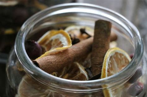 Aroma A Canela Y Naranja Rebanadas De Naranjas Secas Petalos De Rosas