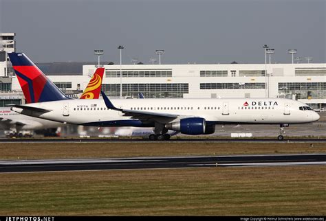 N721TW Boeing 757 231 Delta Air Lines Helmut Schnichels JetPhotos