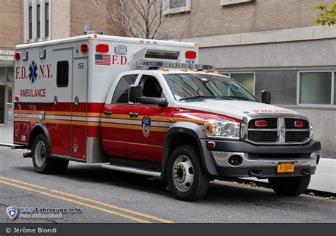 Einsatzfahrzeug FDNY EMS Ambulance 0155 RTW BOS Fahrzeuge