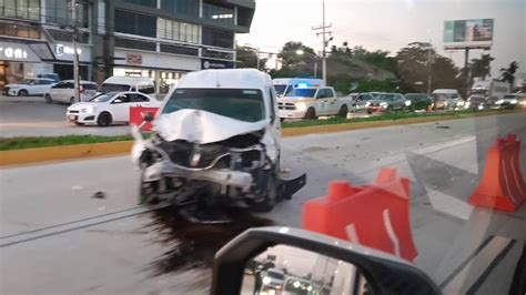 Tráfico Cancún Fuerte accidente de tránsito en Boulevard Colosio