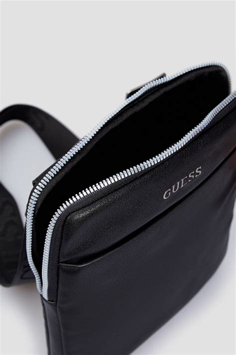 Мужская черная сумка через плечо Guess HMSCAL.P0424;BLA — Ultrashop