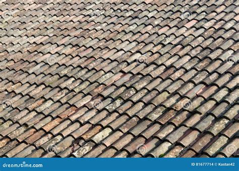 Foto Resistida Vieja De La Textura Del Primer Del Tejado De Teja Roja