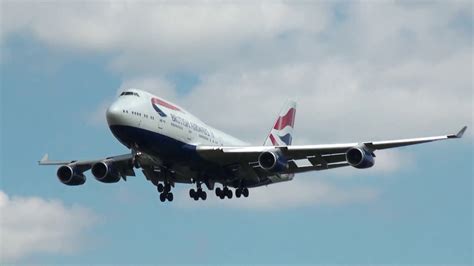 AIRBUS A-388 QANTAS LANDING HEATHROW INT.AIRPORT 2016 - YouTube