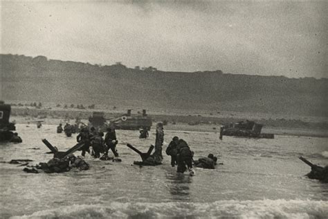 American Soldiers Landing on Omaha Beach, D-Day, Normandy, France, June ...