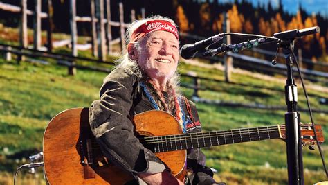 89-Year-Old Willie Nelson Is Up For 2023 Grammys, Not Oldest Nominee