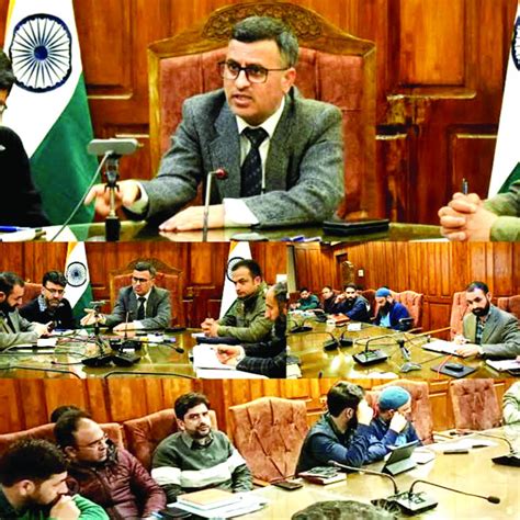 Lok Sabha Elections Deo Bandipora Chairs Meeting On Absentee