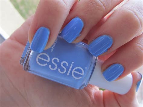 Синьо на ноктите с Essie Bikini So Tiny Murfeishun